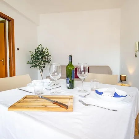 Con 2 Vicino Al Mare