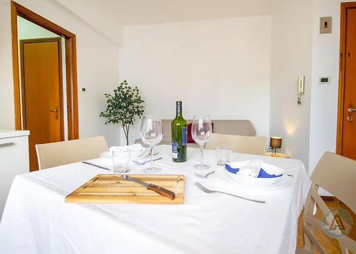 Con 2 Vicino Al Mare